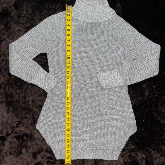 RD Style gray waffle thermal turtleneck fitted sweater - Picture 7 of 14
